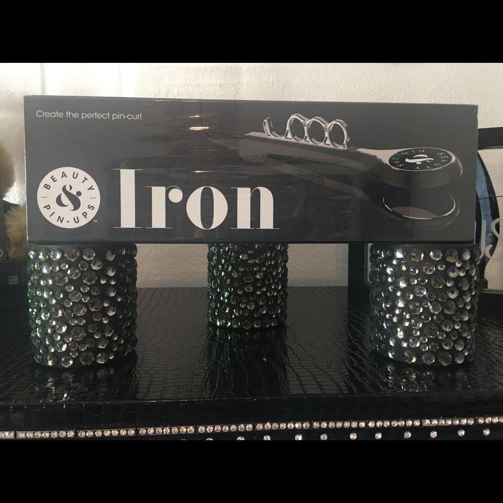 BEAUTY&PINUPS BRASS KNUCKLES FLAT IRON